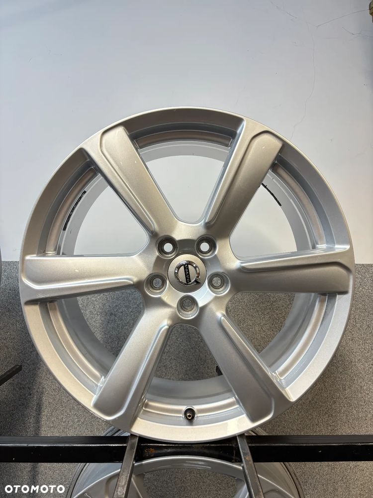 4 Felgi Alu. Volvo XC90, XC60, V90, S90, S60 19" ET42,5, 8J - 5