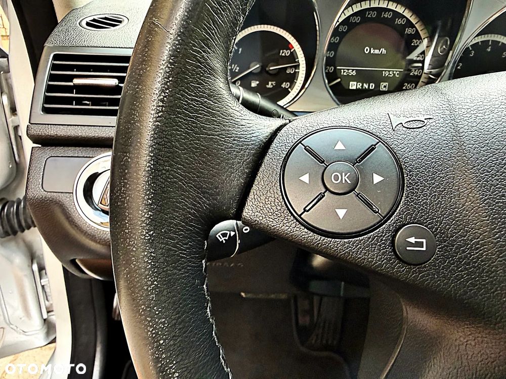Mercedes-Benz Klasa C 200 (BlueEFFICIENCY) 7G-TRONIC Avantgarde - 34