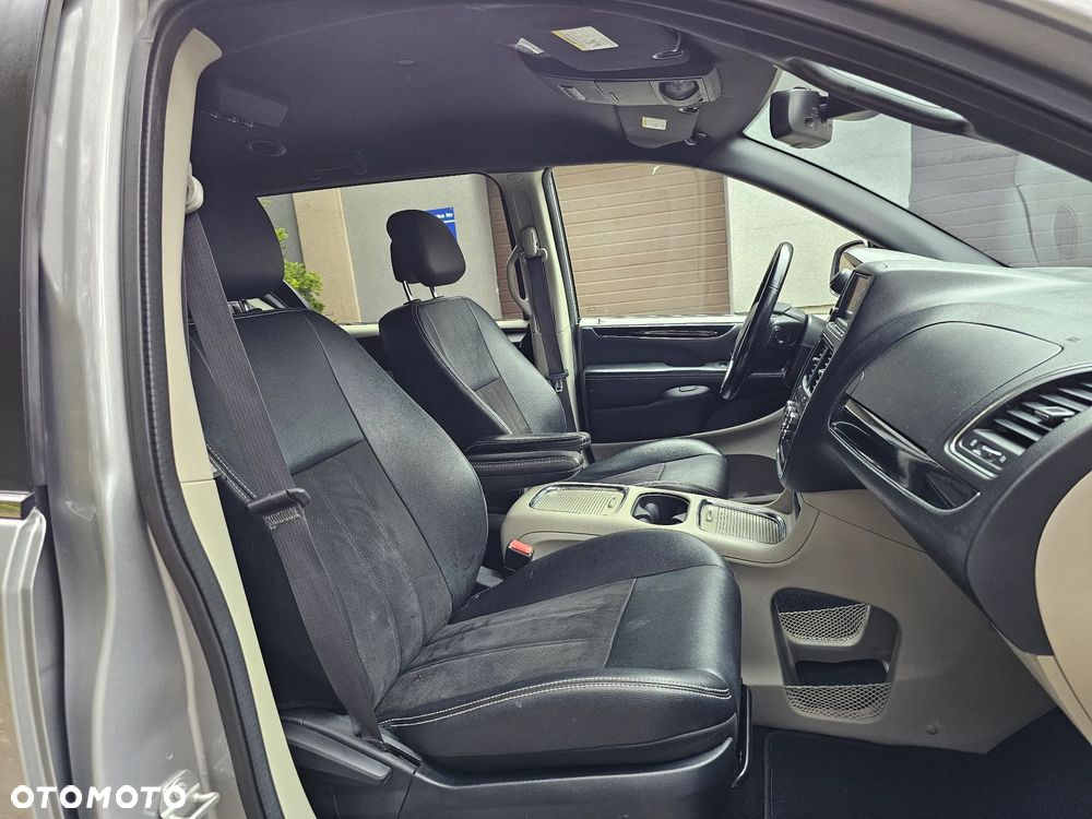 Dodge Grand Caravan - 13