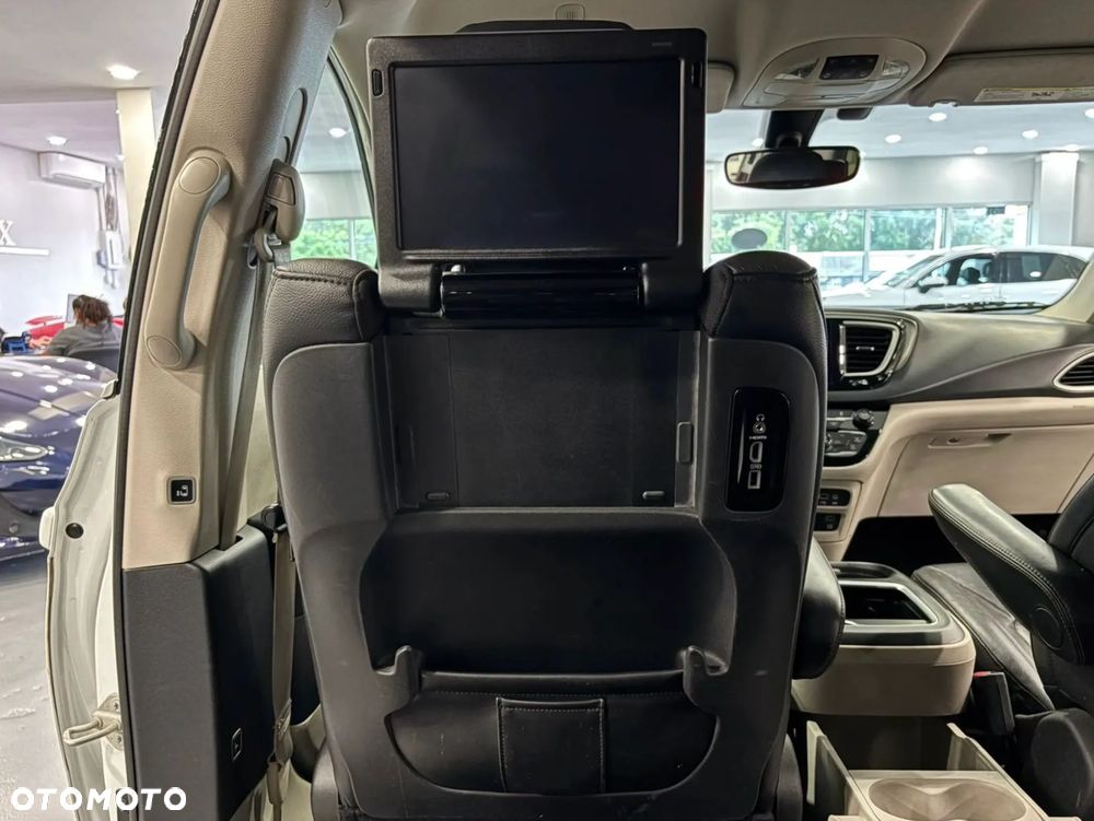 Chrysler Pacifica - 25