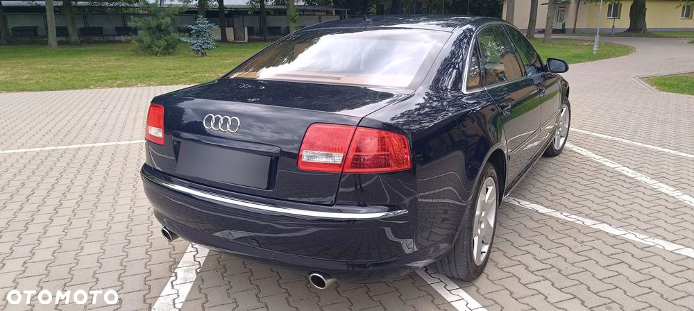 Audi A8 4.2 L Quattro - 8