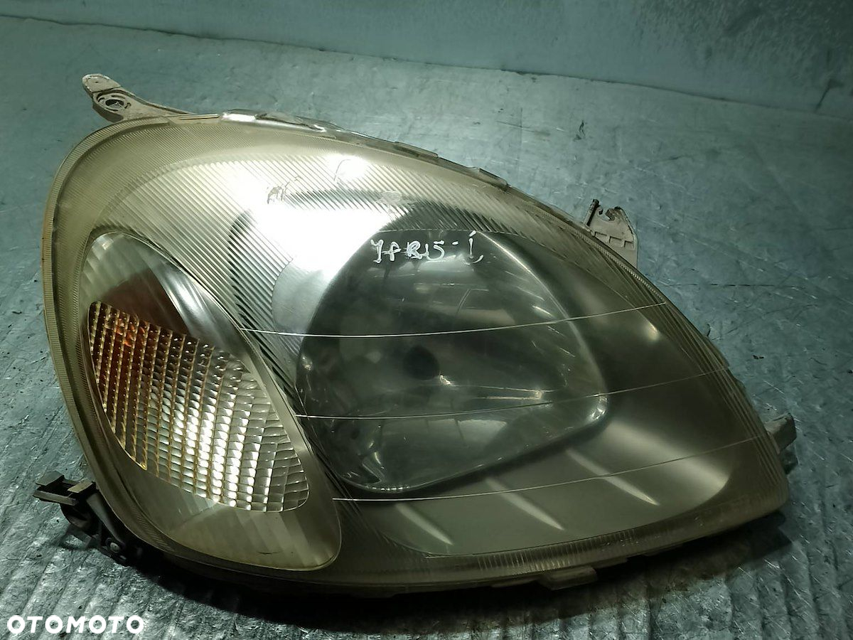 LAMPA PRZÓD PRAWA TOYOTA YARIS I ( 99-05 ) - 9