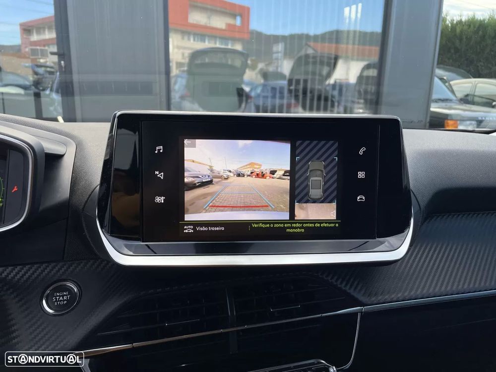 Peugeot 2008 1.2 PureTech Allure EAT8 - 28