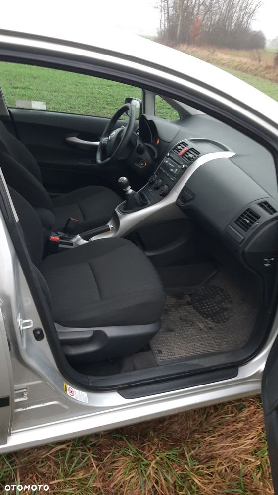Toyota Auris 1.6 2010 - 13