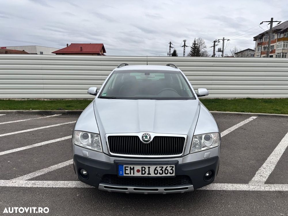 Skoda Octavia Combi 2.0 TDI DPF Scout 4x4 - 9