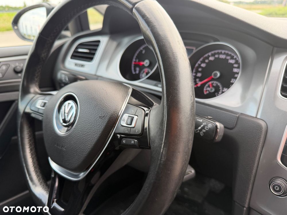 Volkswagen Golf 1.6 TDI BlueMotion Technology Comfortline - 24
