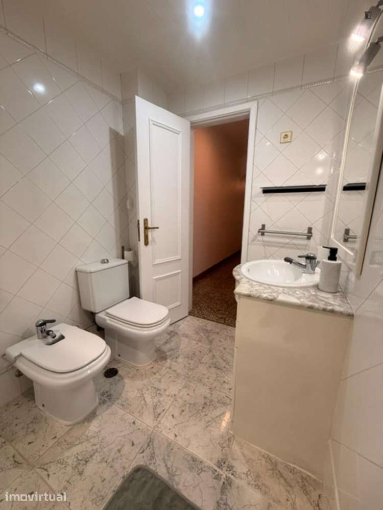 Quarto - localizado em Almada Lisbon - Grande imagem: 3/13