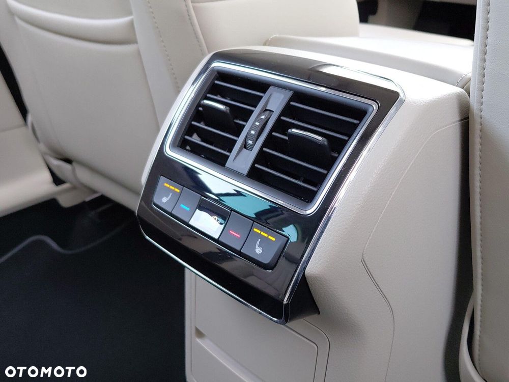 Skoda Superb 2.0 TSI L&K DSG - 19