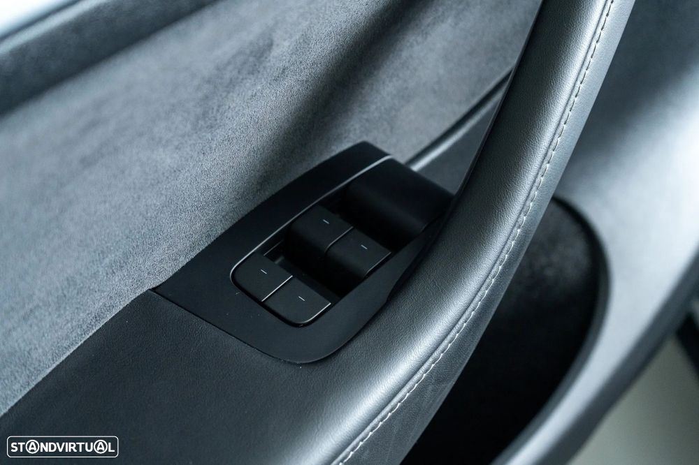 Tesla Model Y Long Range Dual Motor AWD - 22