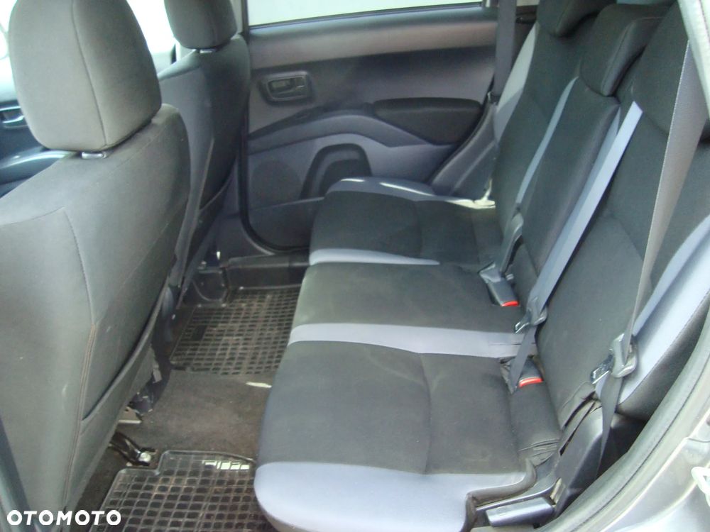 Mitsubishi Outlander - 11
