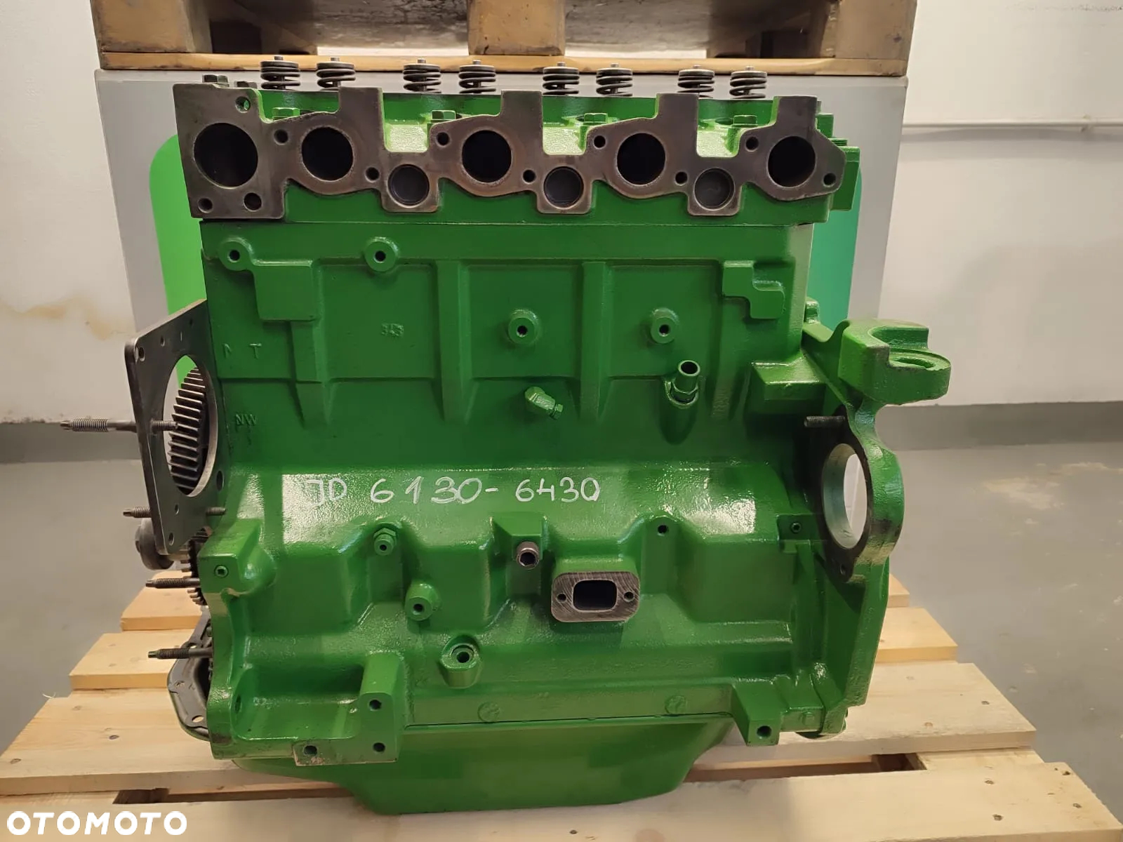Słupek silnika JOHN DEERE 6130-6430 - 2