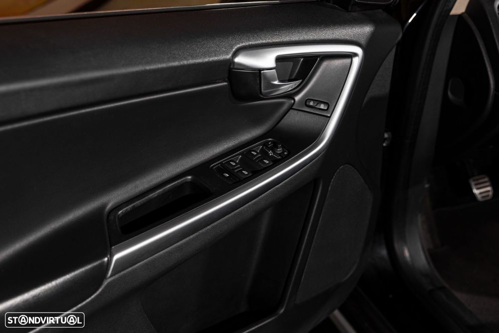 Volvo XC 60 2.0 D3 Drive R-Design - 20
