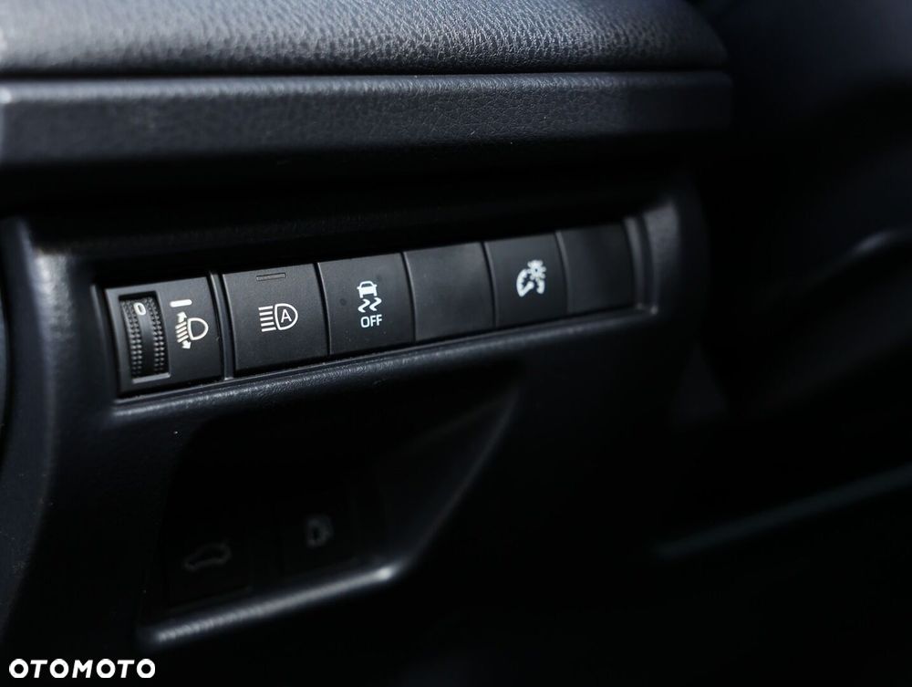 Toyota Camry - 18