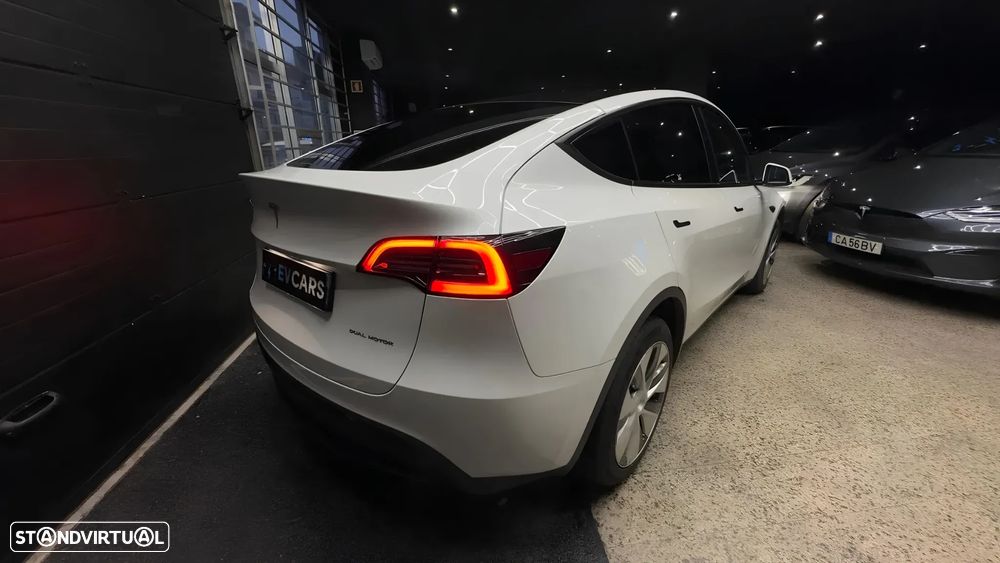 Tesla Model Y Long Range Dual Motor AWD - 9
