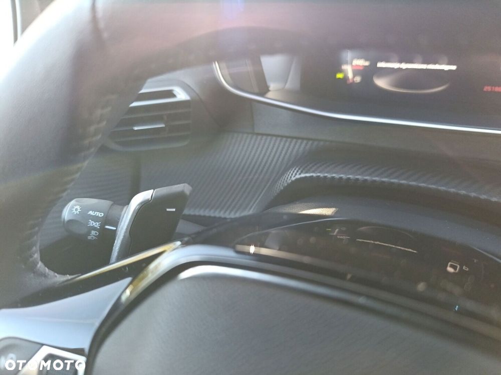 Peugeot 208 1.2 T Allure S&S - 37