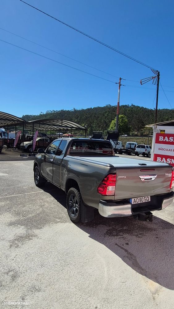 Toyota Hilux 2.4 D-4D 4WD Tracker - 4