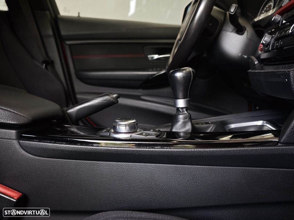 BMW 320 d Pack M - 41