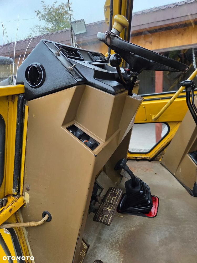 Caterpillar CAT 428B - 14