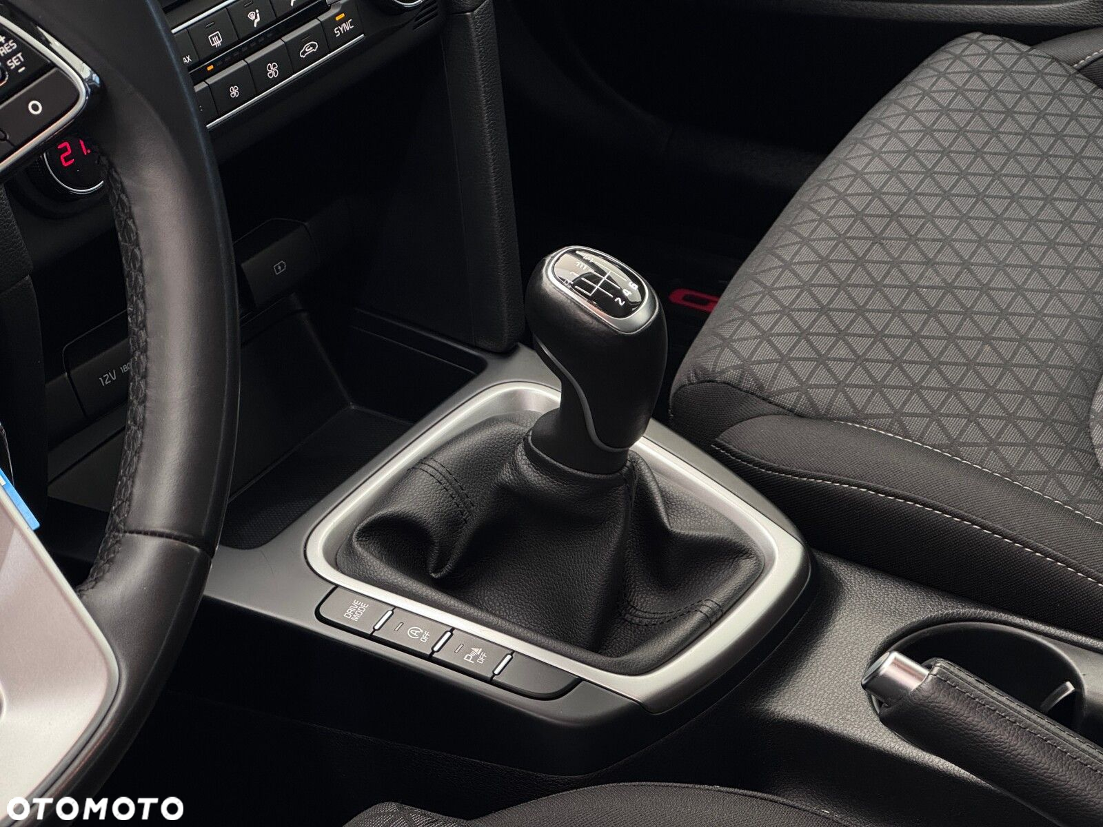 Kia Ceed - 9