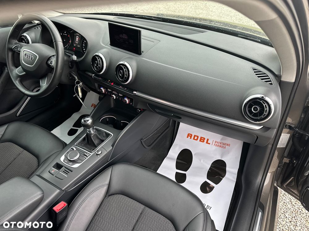 Audi A3 Sportback 2.0 TDI S line Sportpaket - 15