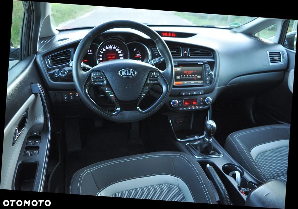 Kia Ceed 1.6 GDI Platinum Edition - 23