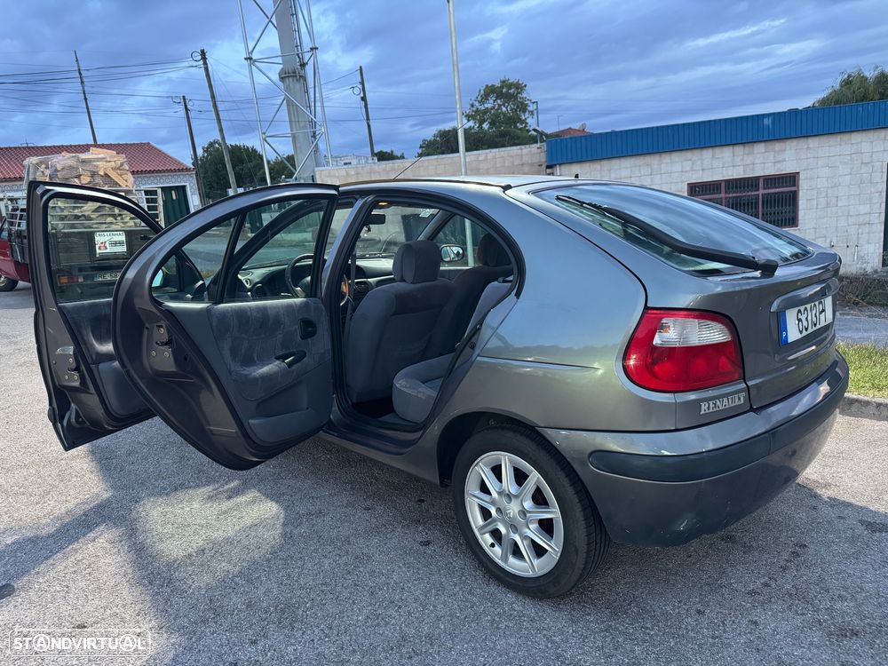 Renault Mégane 1.4 16V Air - 4