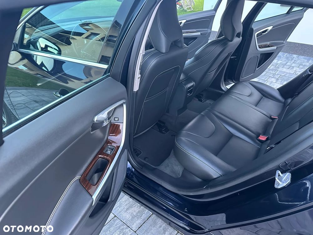 Volvo V60 D6 AWD Plug-in Hybrid Summum - 17