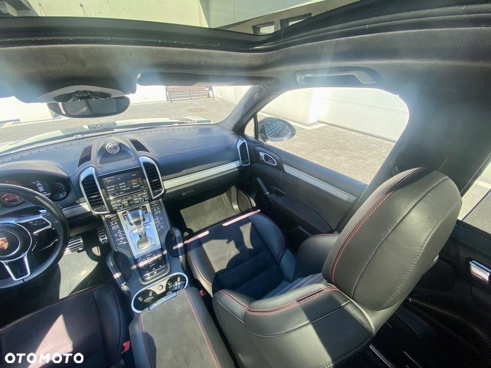 Porsche Cayenne GTS - 31