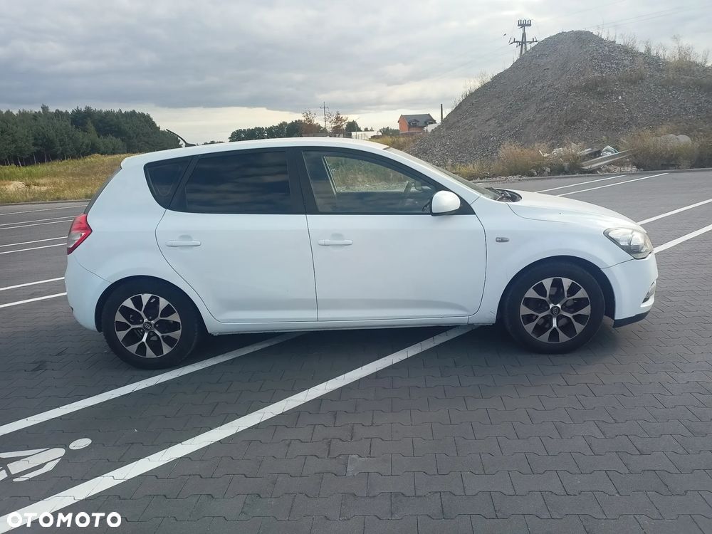 Kia Ceed - 4