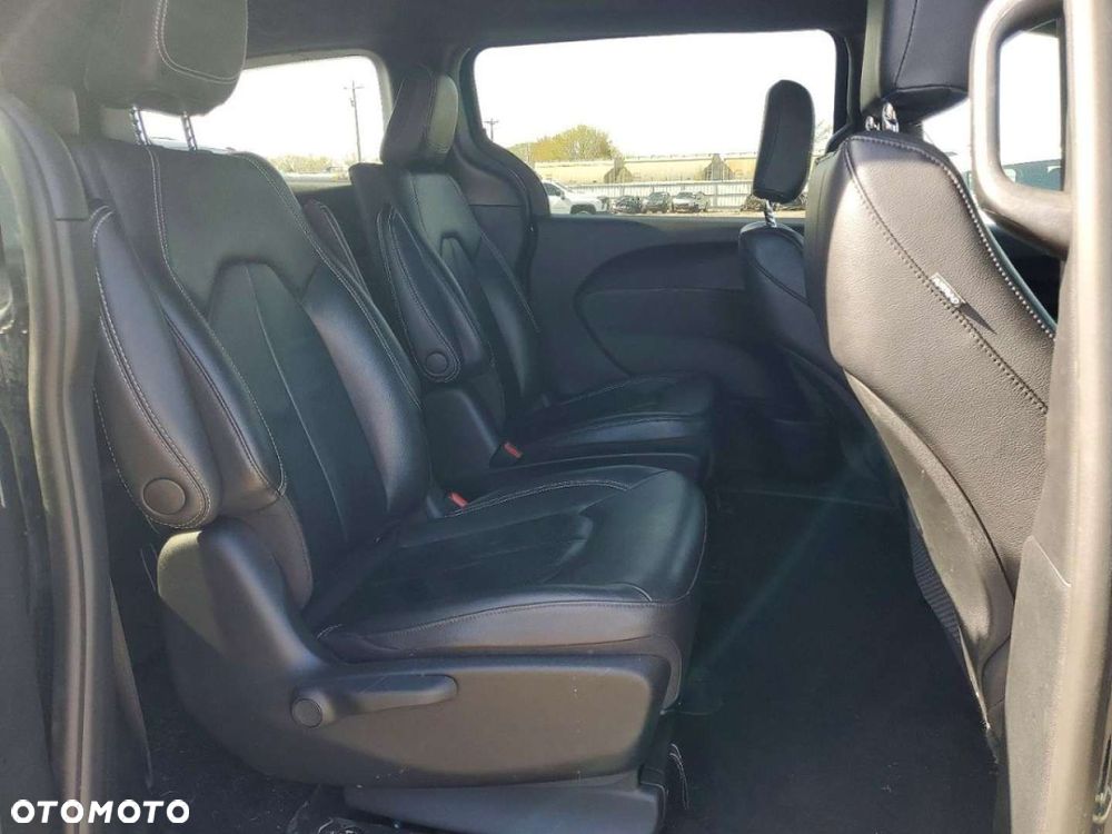 Chrysler Pacifica - 11