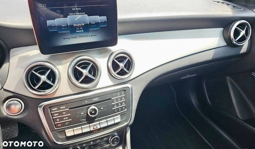 Mercedes-Benz CLA 250 4Matic 7G-DCT AMG Line - 15