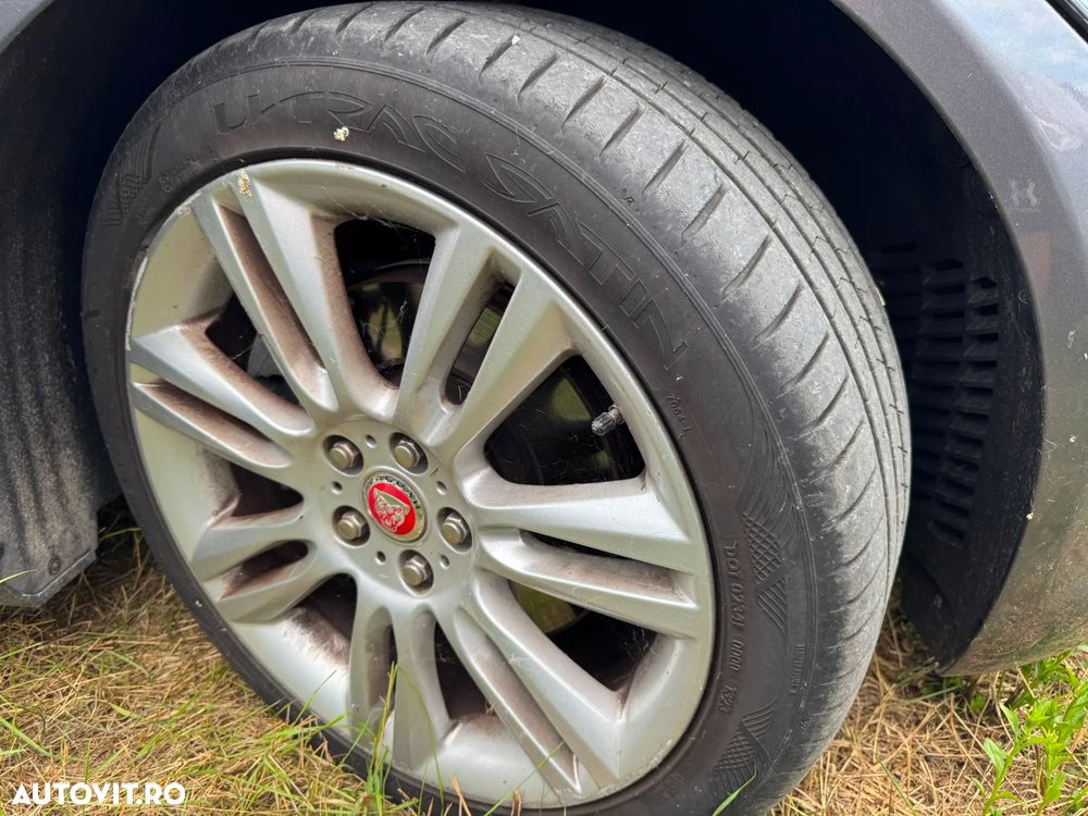 Jaguar XE 2.0 Prestige - 9