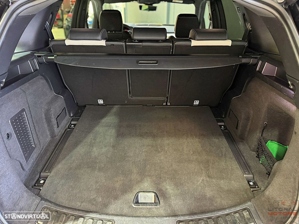 Land Rover Discovery Sport P300e R-Dynamic S - 11