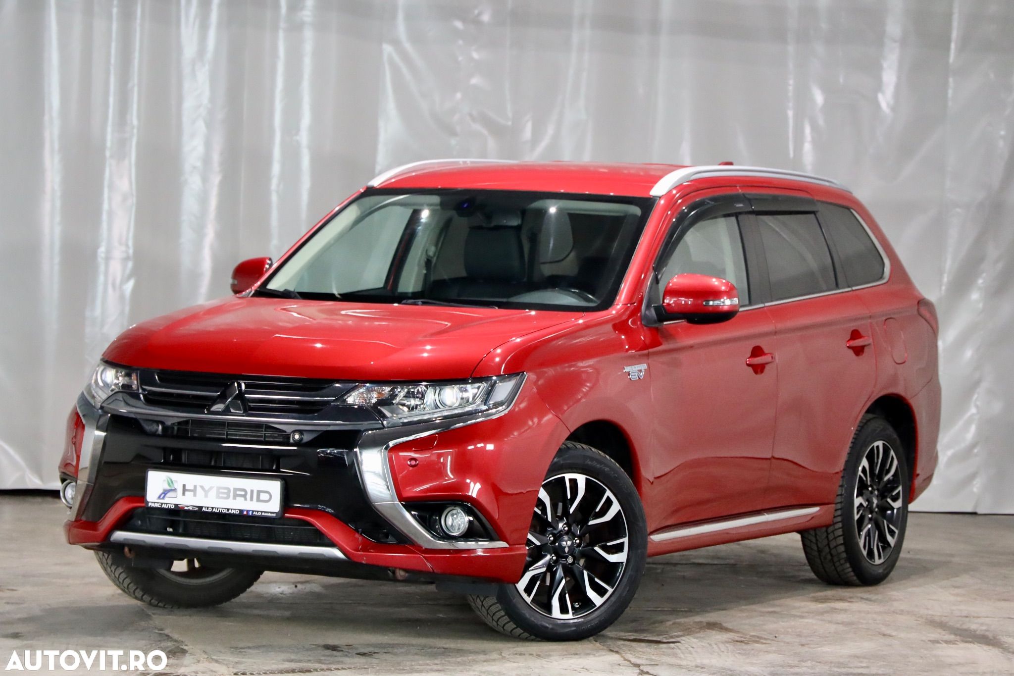 Mitsubishi Outlander 2.0 4WD Plug-In Hybrid - 1