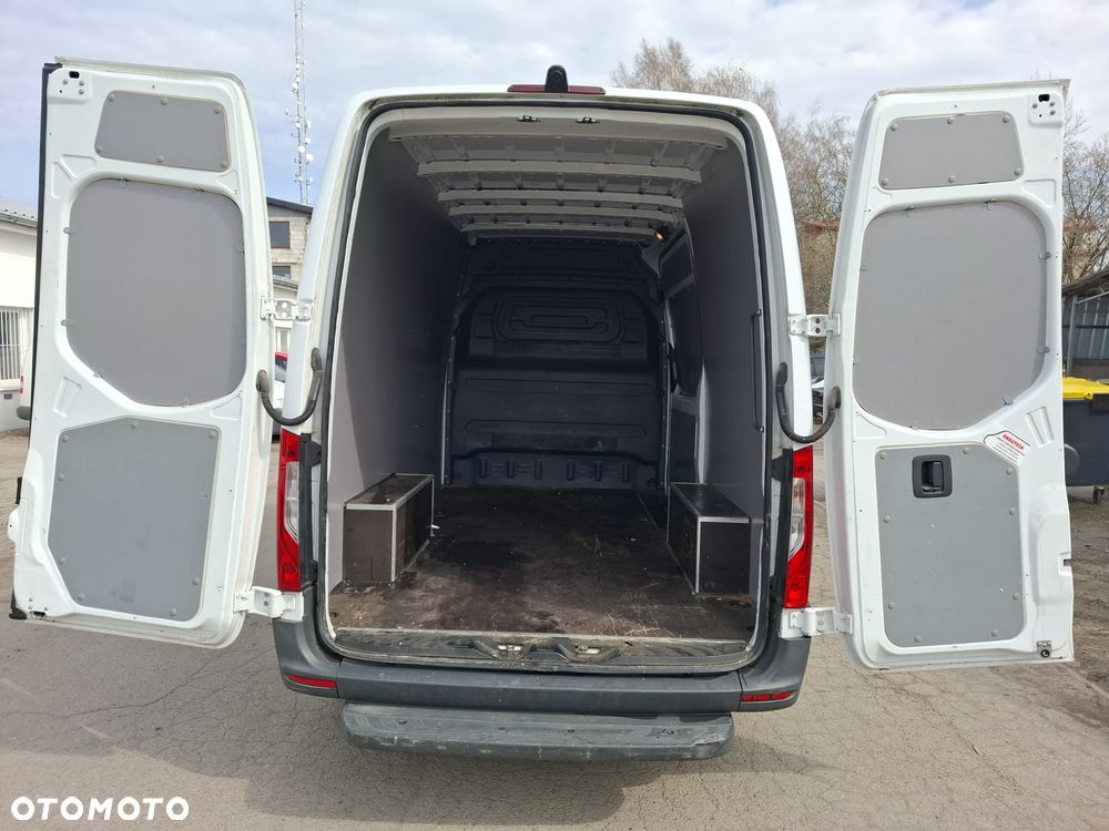 Mercedes-Benz Sprinter - 13