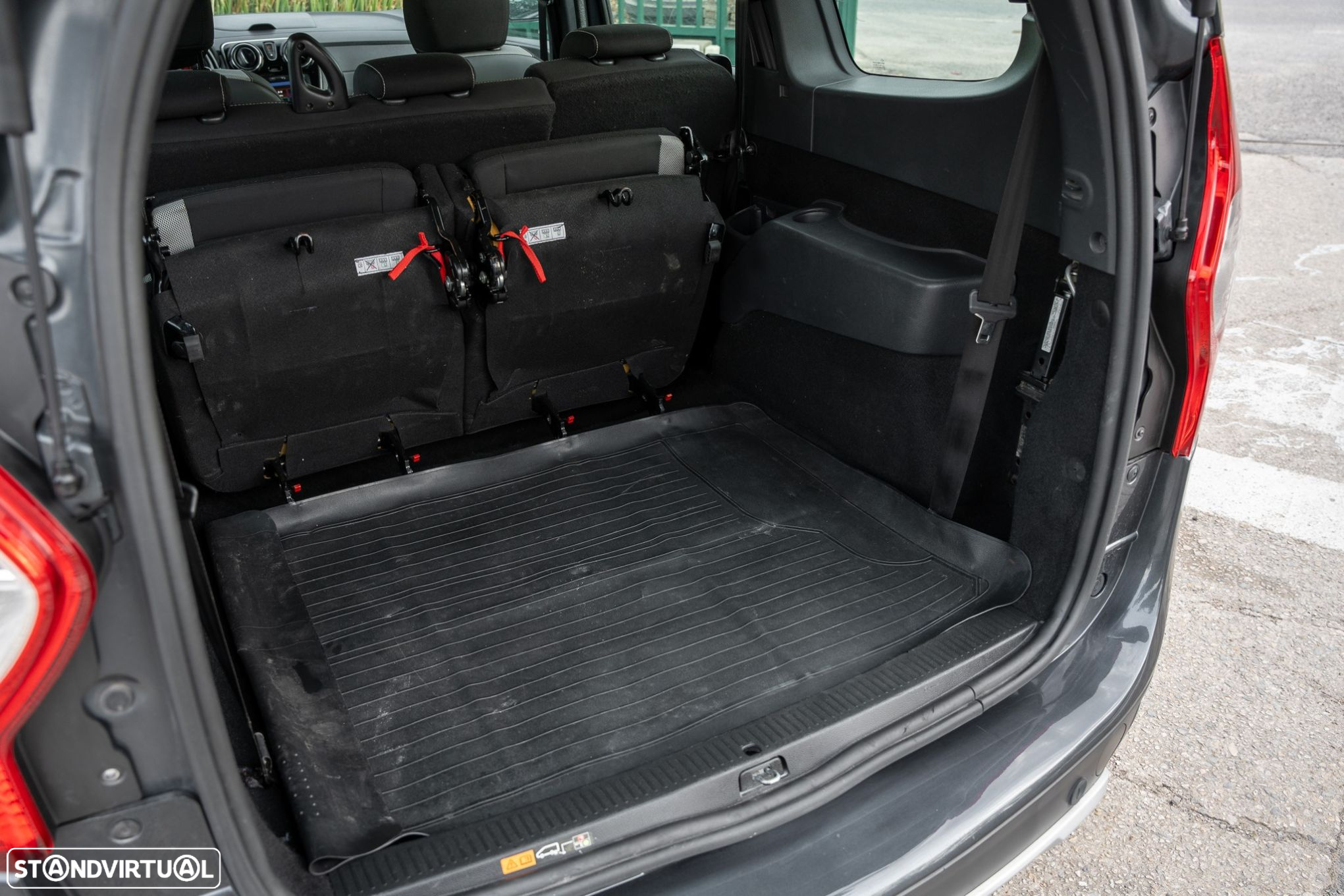 Dacia Lodgy 1.5 Blue dCi Stepway 7L - 21