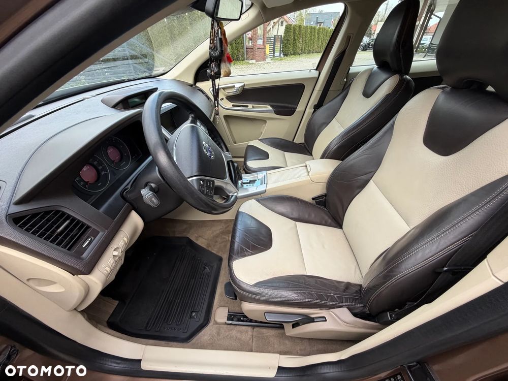 Volvo XC 60 2.4D Summum - 17