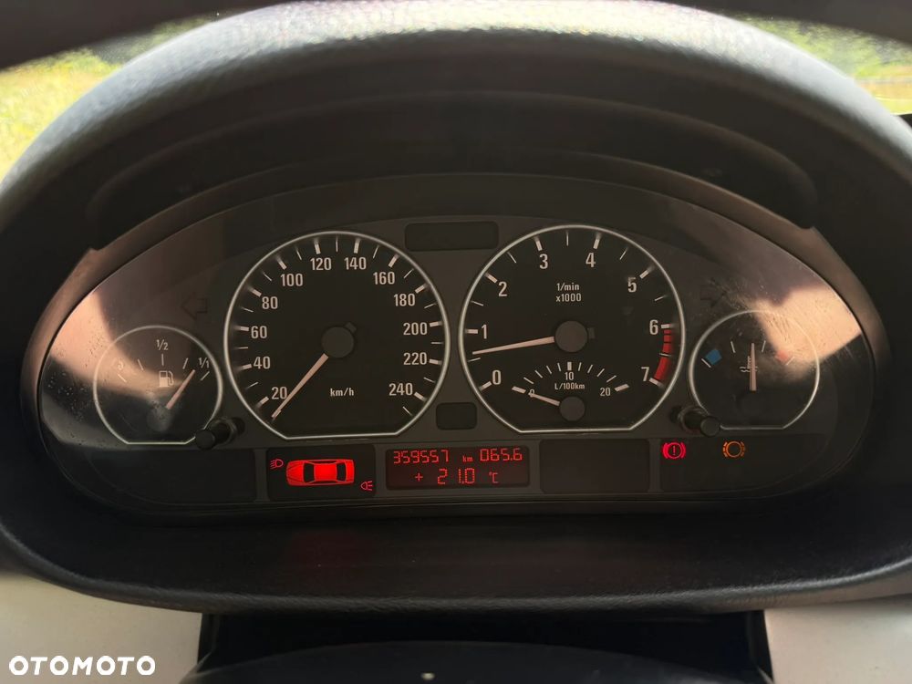 BMW Seria 3 320i - 5