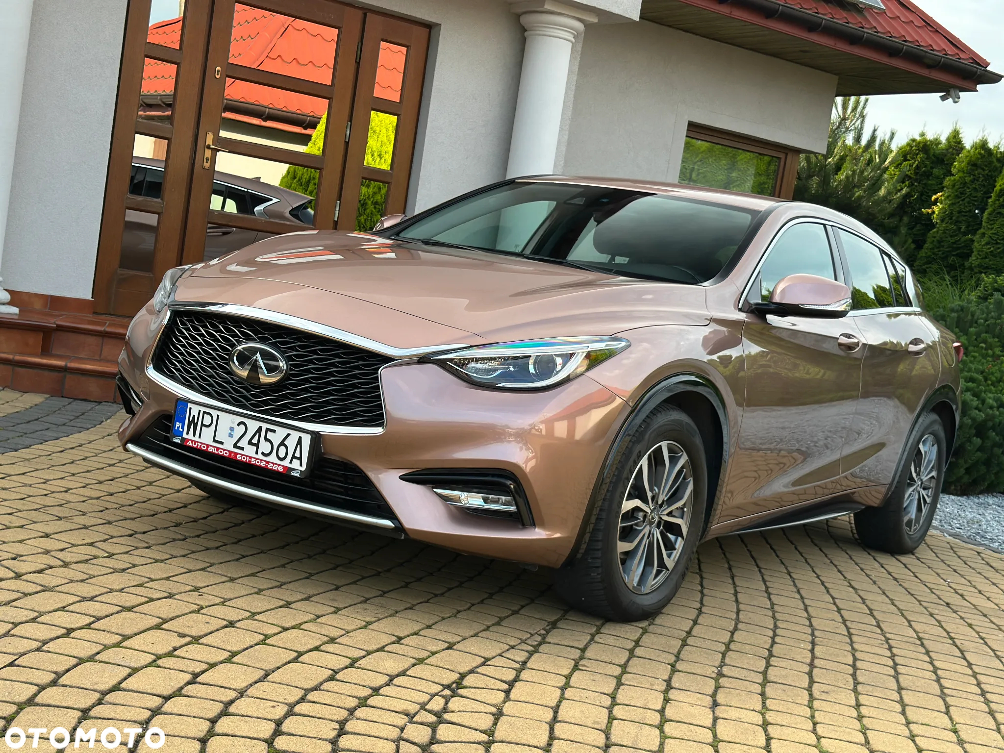 Infiniti Q30 1.5d Premium Tech Cafe Teak - 35