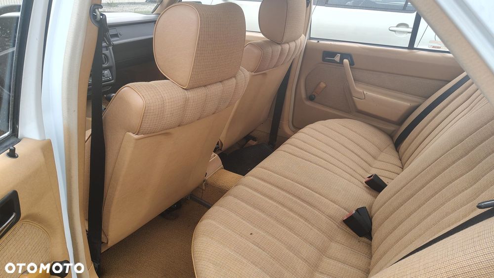 Mercedes-Benz W201 (190) - 6