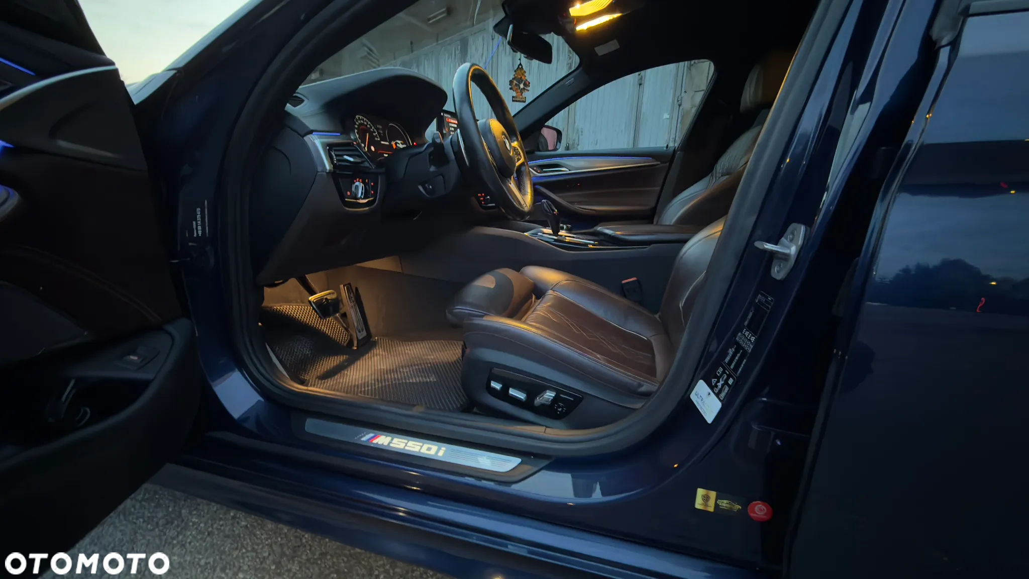 BMW Seria 5 M550i xDrive sport - 19