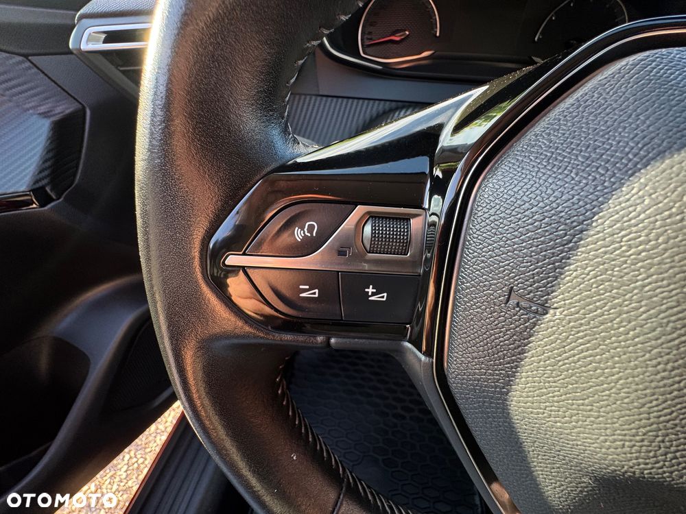 Peugeot 2008 1.2 PureTech Allure Pack S&S - 26