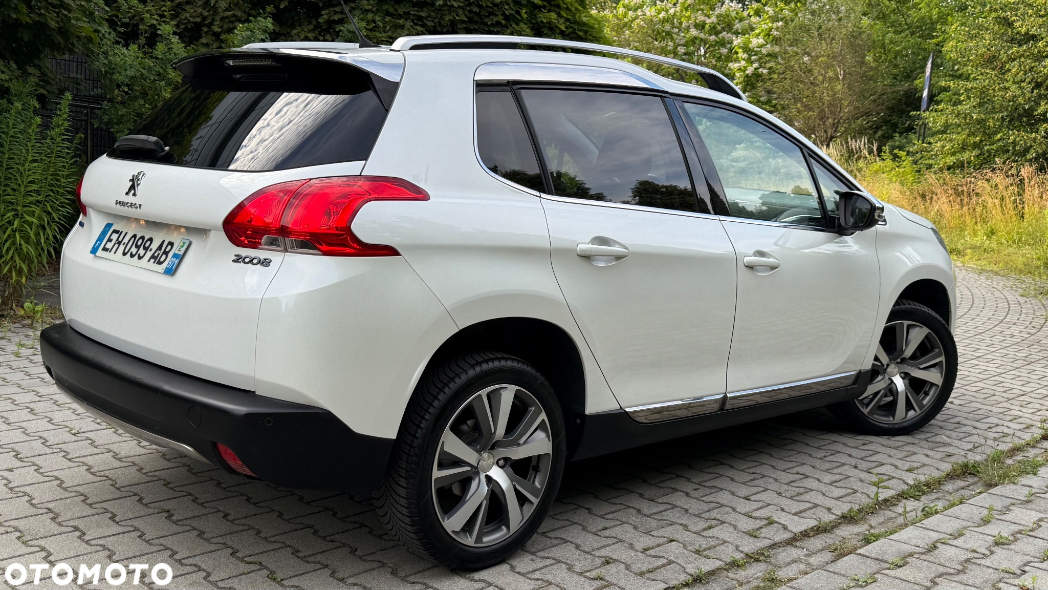 Peugeot 2008 1.6 BlueHDi Allure S&S - 4