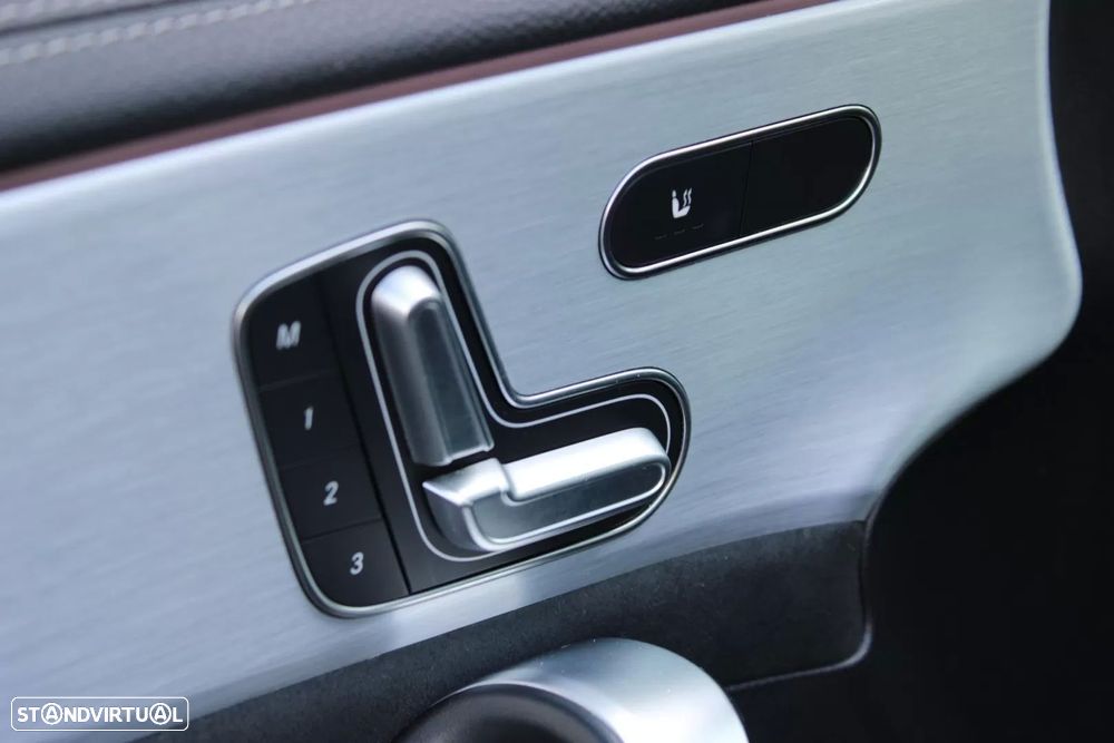 Mercedes-Benz A 250 e AMG Line - 11