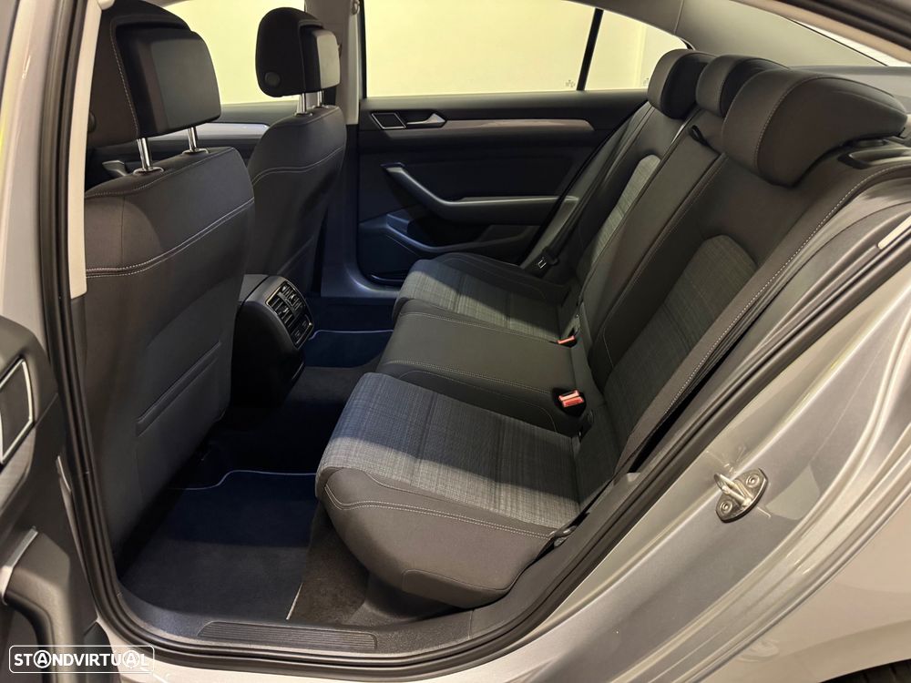 VW Passat 2.0 TDI Business DSG - 16