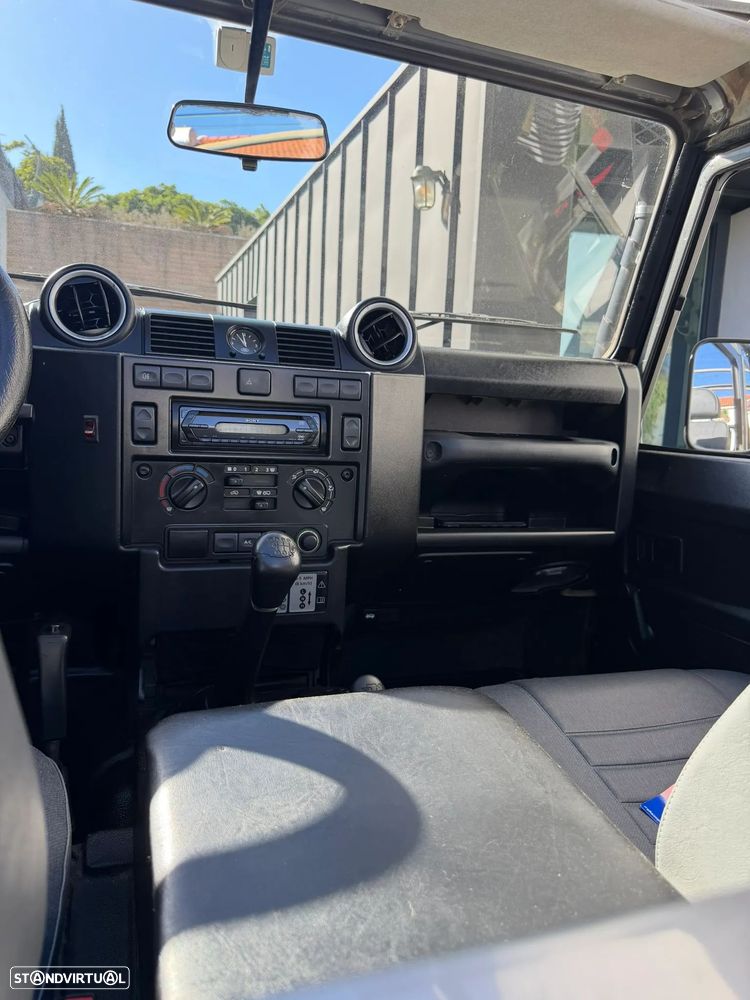 Land Rover Defender - 20