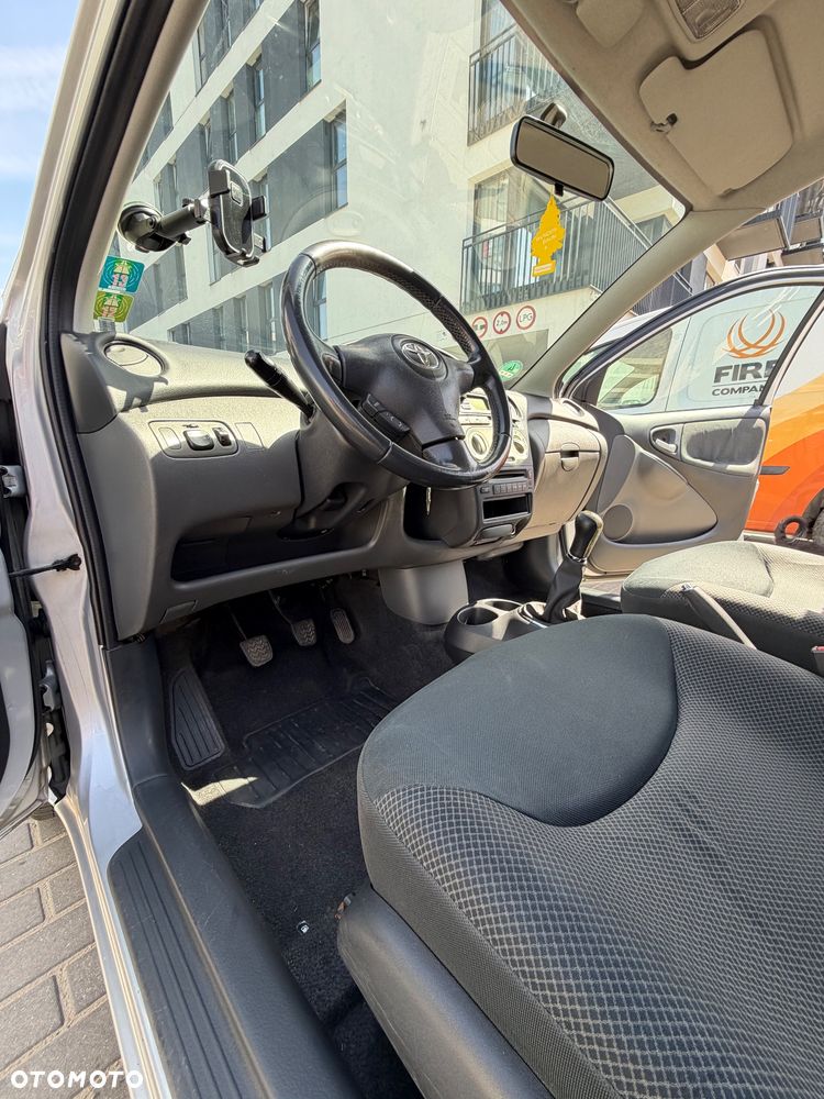 Toyota Yaris 1.3 VVT-i Sol - 4