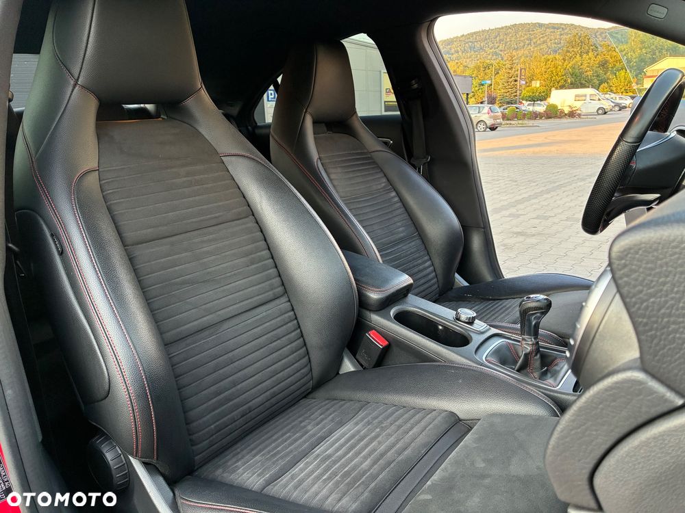 Mercedes-Benz CLA 180 AMG Line - 22