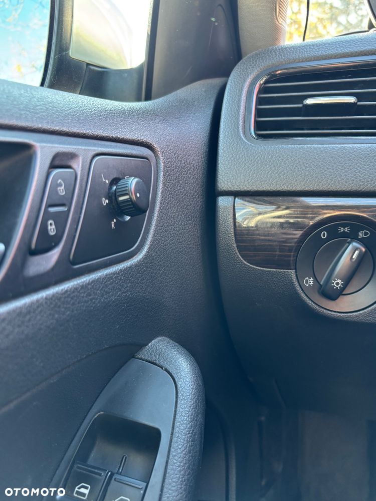 Volkswagen Jetta - 18