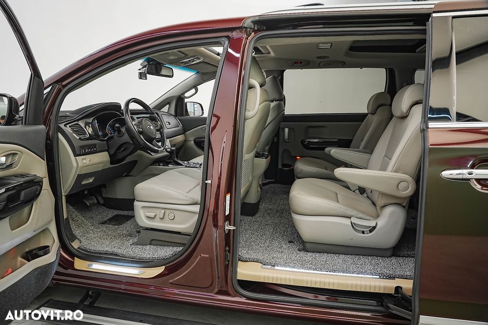 Kia Carnival - 9